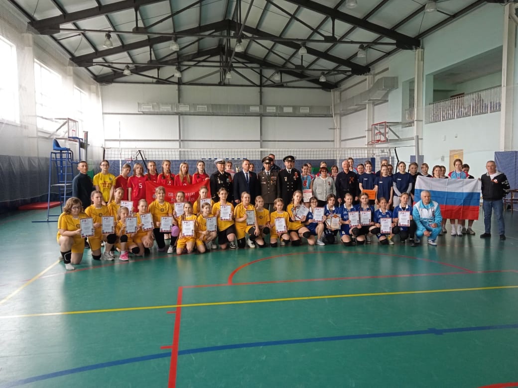 В честь Дня Победы  в ФОКе им. Е. П. Синяева поселка Комаричи состоялся турнир по волейболу