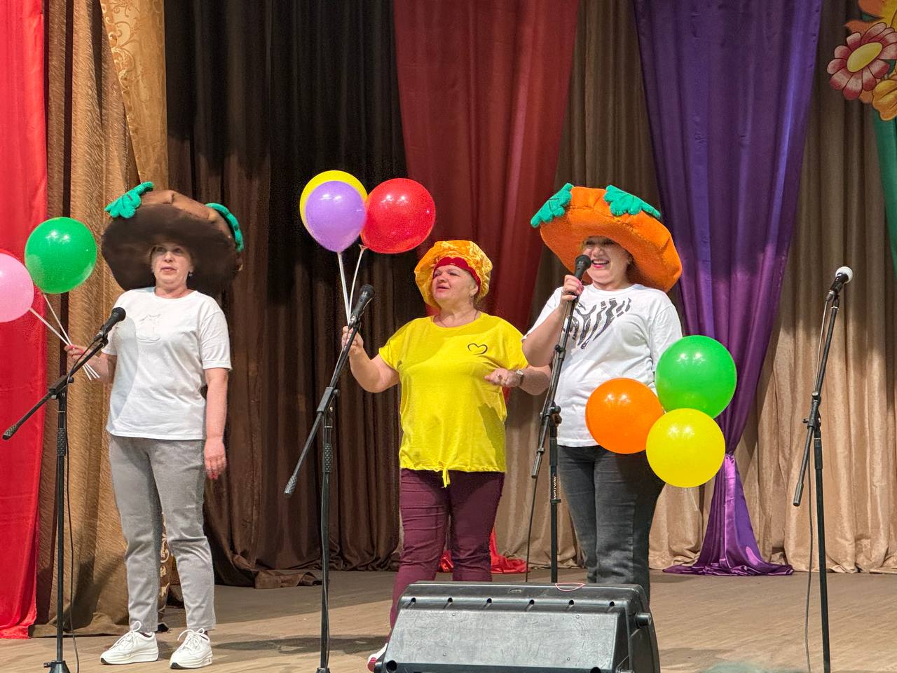 В Комаричском районном Доме культуры состоялся яркий детский праздник, посвящённый Первомаю