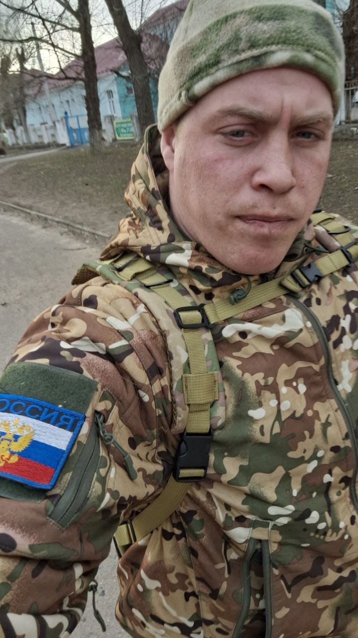 В Комаричах простились с героем СВО Евгением Сафроновым