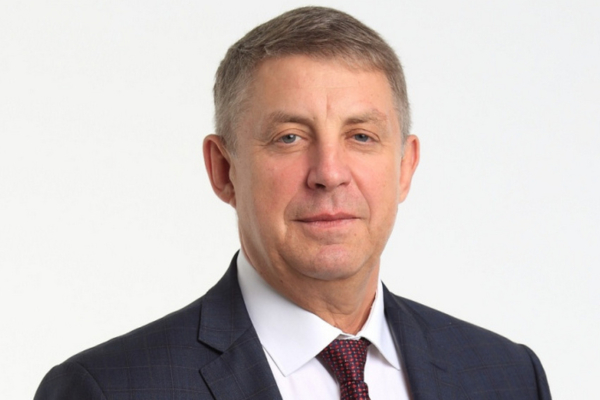 Губернатор Александр Богомаз поздравил земляков с Днем Весны и Труда