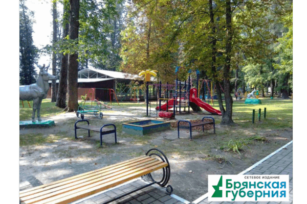 В Погаре Брянской области по нацпроекту благоустраивают три двора