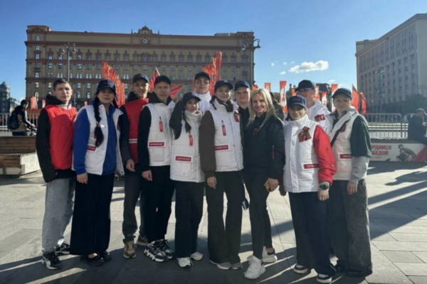 Брянские активисты «Движения Первых» стали участниками главного парада страны
