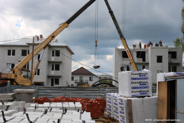 В Стародубе завершается строительство трёх домов для детей-сирот