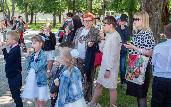 Театр кукол устроил для брянской детворы парковый праздник