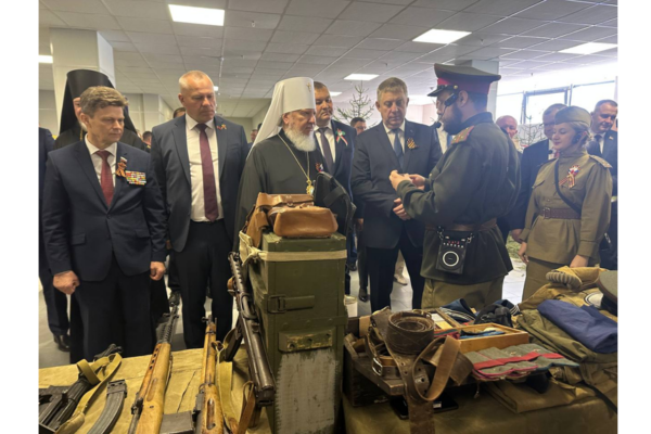 Александр Богомаз посетил выставочный проект «Путь к Великой Победе»