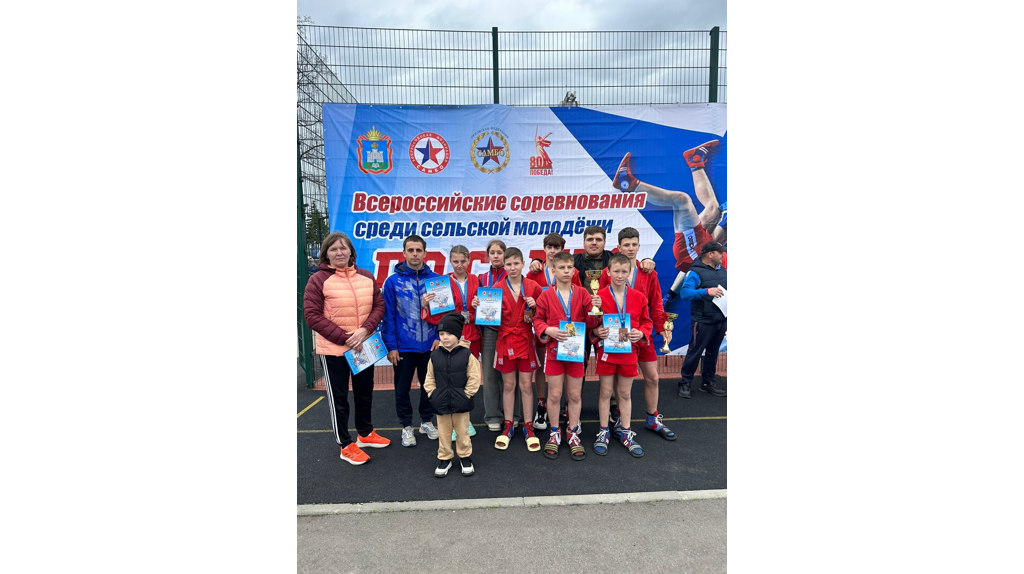 В соревнованиях по самбо  среди сельской молодежи брянцы взяли золото, серебро и бронзу