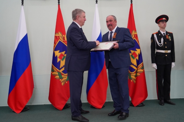 В преддверии 80-летия Великой Победы в Правительства Брянской области были вручены государственные награды