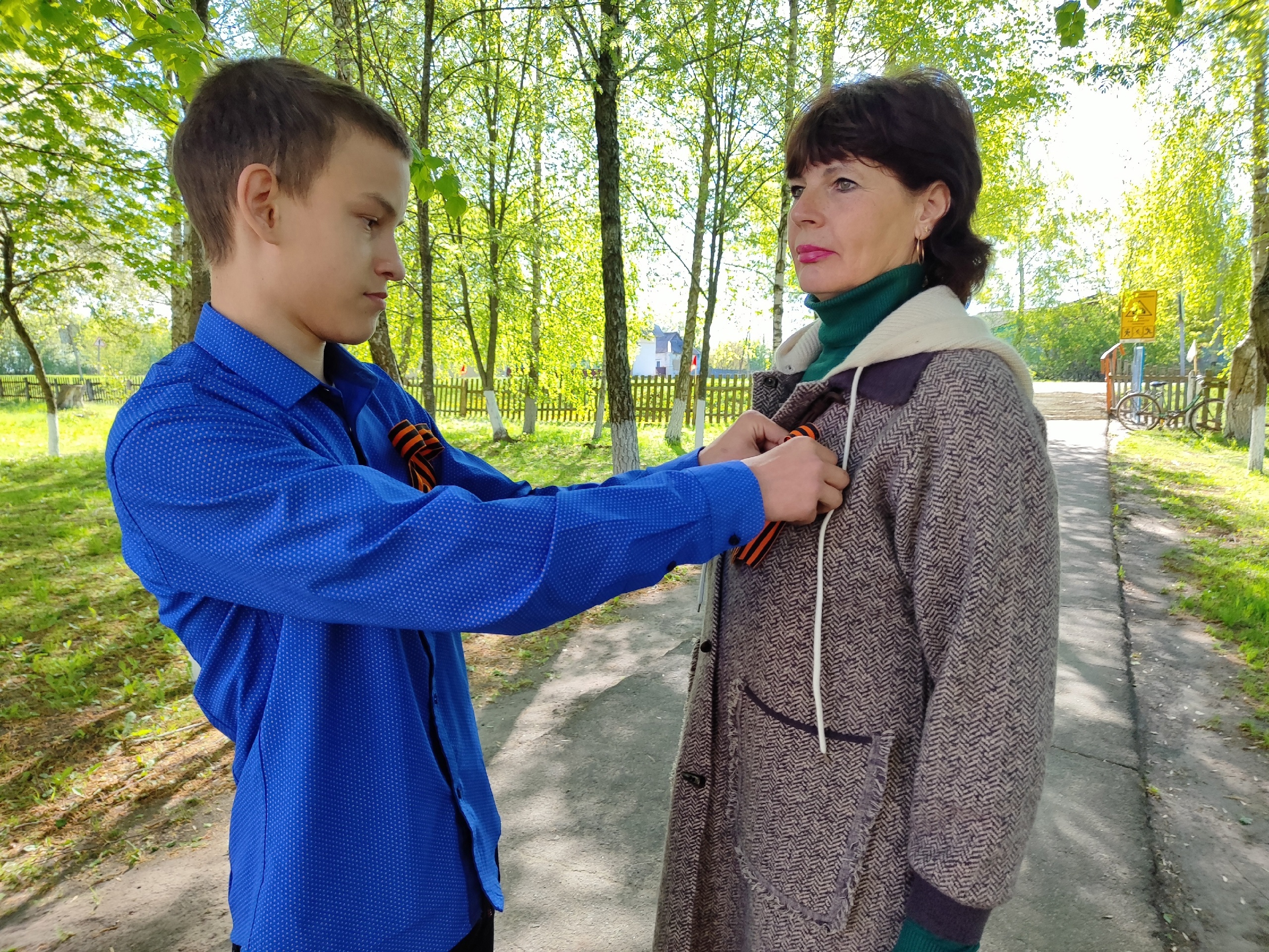 Активисты Евдокимовской школы Комаричкого района присоединились к акции «Георгиевская ленточка»