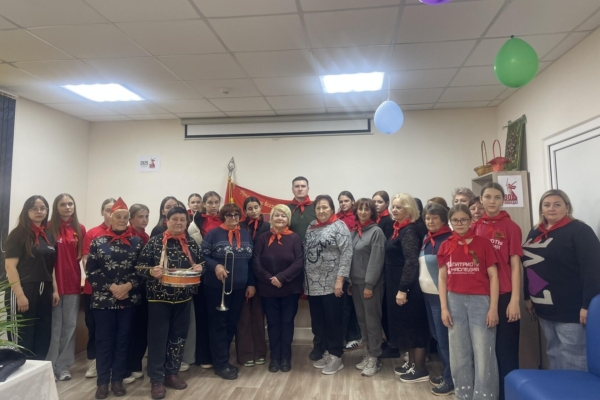 В День детских общественных объединений и организаций лушатели Университета третьего возраста  Комаричского  района встретились с участниками АНО «Патриоты наследия»