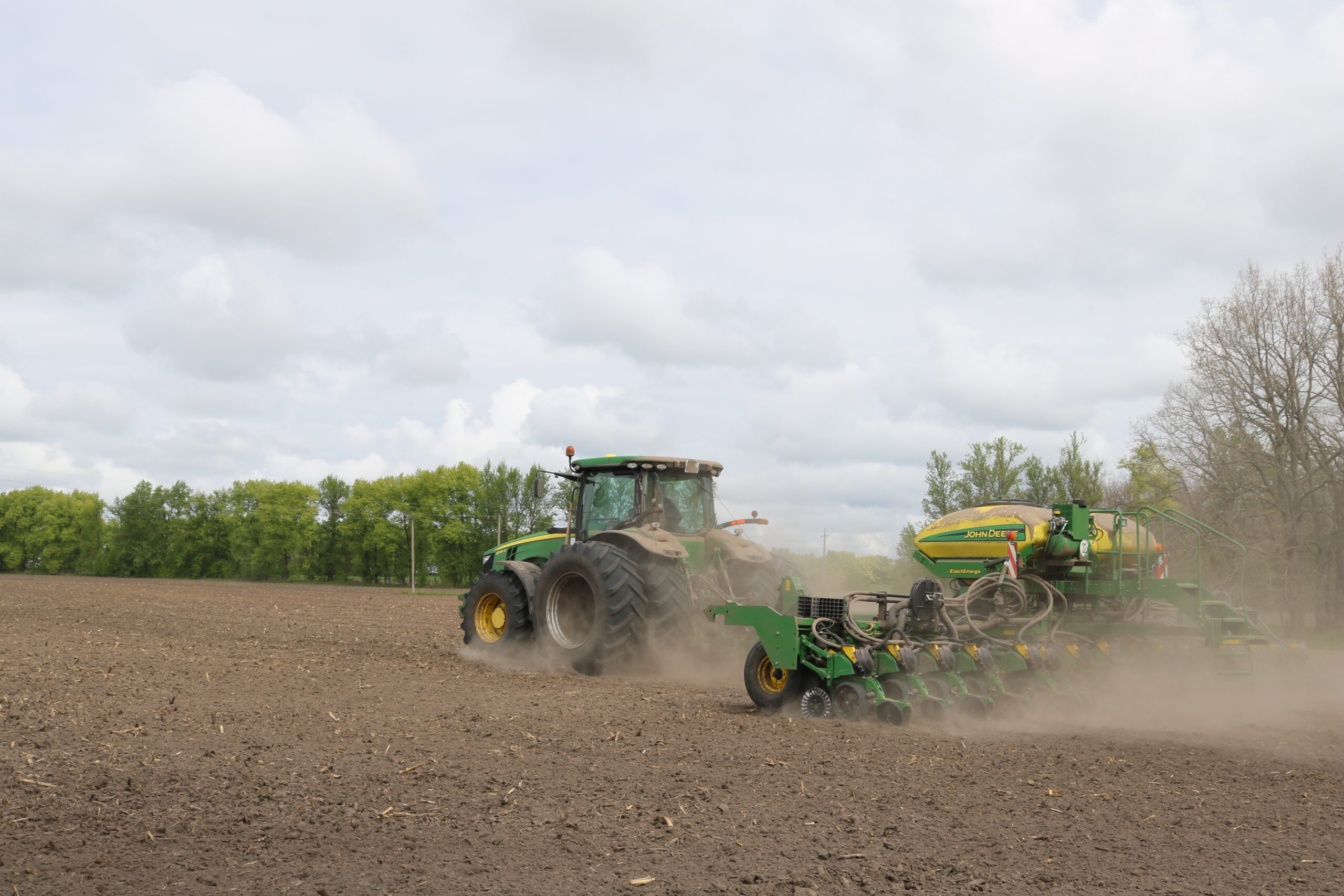 В Комаричском районе завершают сев кукурузы и сои