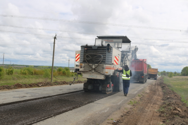 В Комаричском районе  продолжается обновление участка дороги Комаричи-Севск
