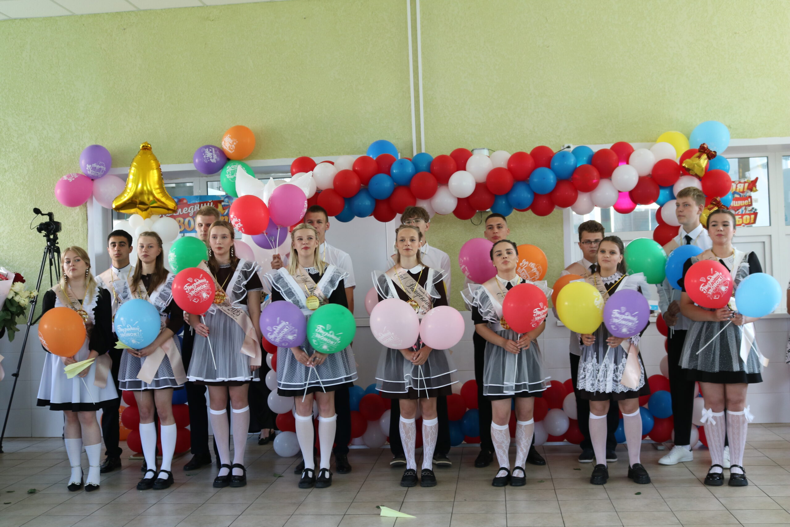 В Комаричских школах прозвенел «Последний звонок»