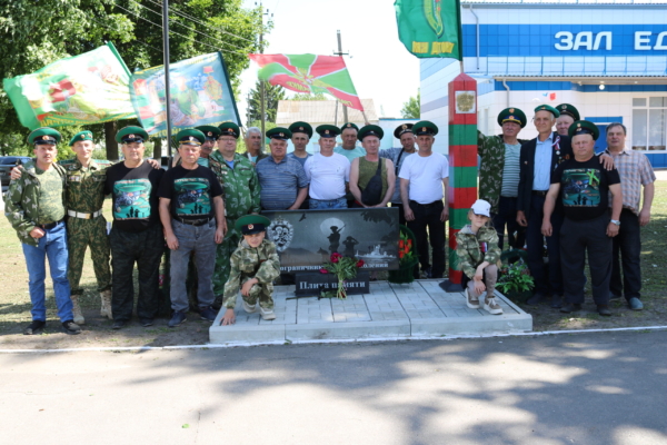 Комаричские пограничники отмечают профессиональный праздник