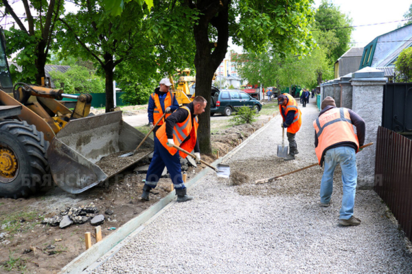 В Брянске ремонтируют улицу Ленинградскую