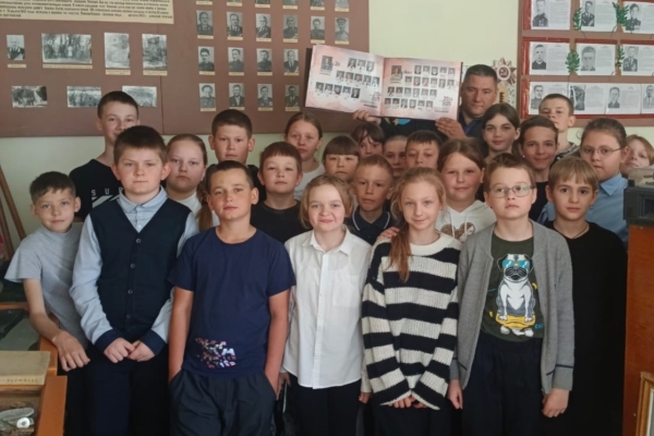 Комаричские школьники побывали на экскурсии в школьном музее