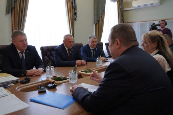 Губернатор Александр Богомаз провел рабочую встречу с гендиректором РТРС