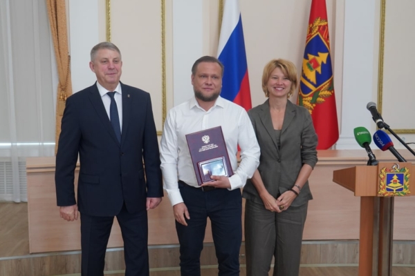 Работники аграрного сектора Брянской области испытывают огромную гордость, принимая награды непосредственно от министра