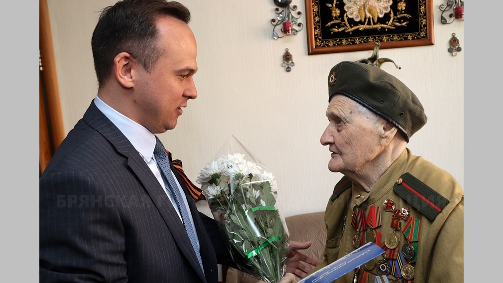 В Брянске поздравили ветерана Великой Отечественной войны Палину Сергееву с Днем Победы