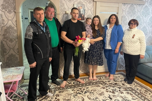 В Международный день семьи навестили комаричскую семью участника СВО Азарова Александра и Ольги