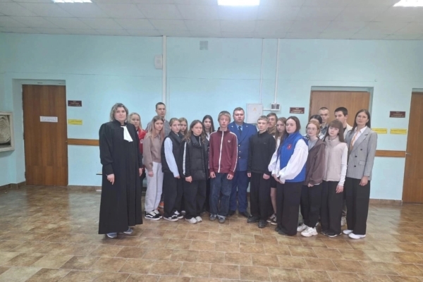 В рамках профилактической работы в Комаричском районном суде прошли экскурсии для школьников