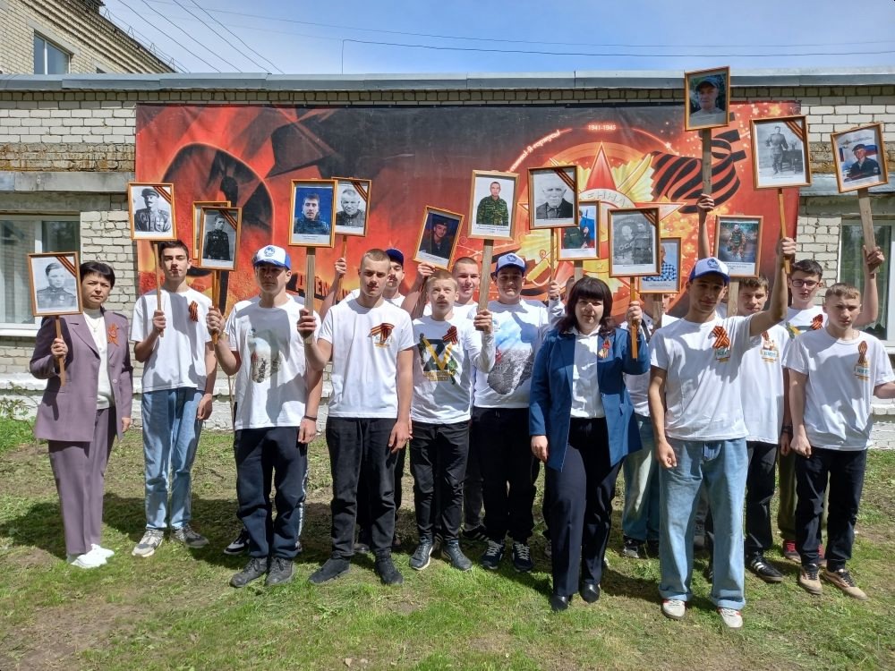 В Комаричском механико-технологическом техникуме состоялось торжественное мероприятие, посвященное 80-й годовщине Победы