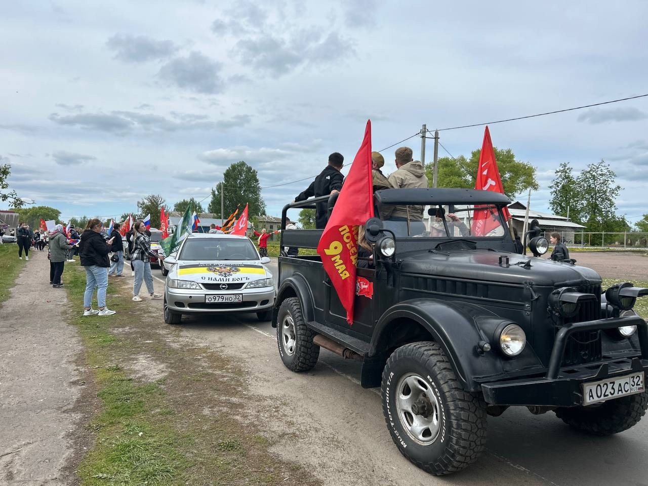 В День Победы в Комаричском районе состоялся автопробег