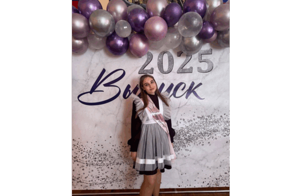 Брянская выпускница Евгения Брайцева сдала ЕГЭ по русскому языку на 100 баллов