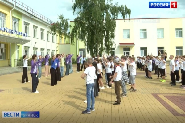 В брянской школе «ОГМЕ» начались профильные смены