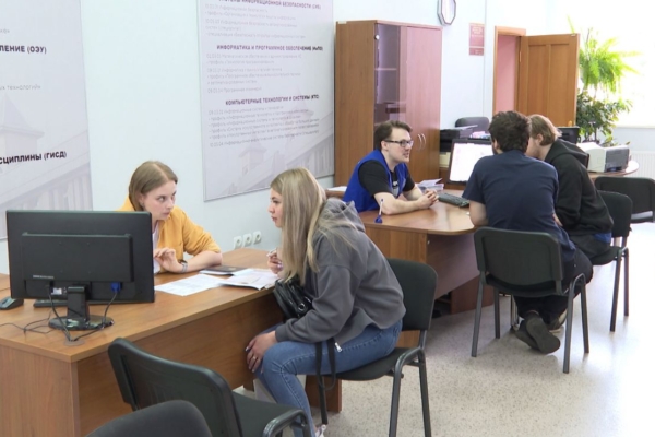 Вузы Брянска открыли приемные комиссии