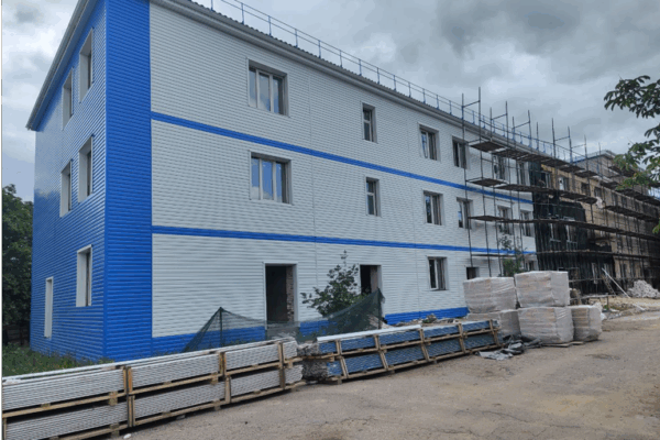 Брянские строители обновили 19 домов и отремонтировали два водопровода в Брянке