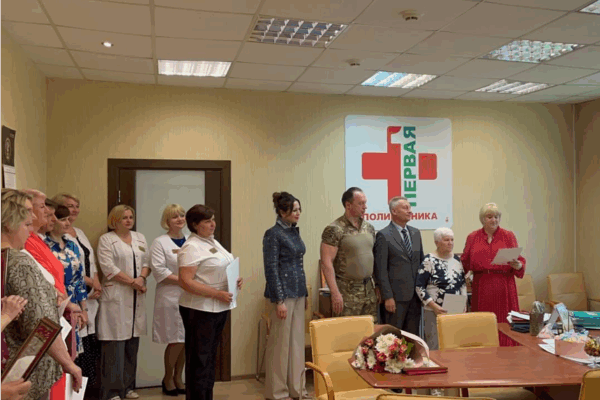 В Брянске поздравили с профессиональным праздником медработников Бежицкого района