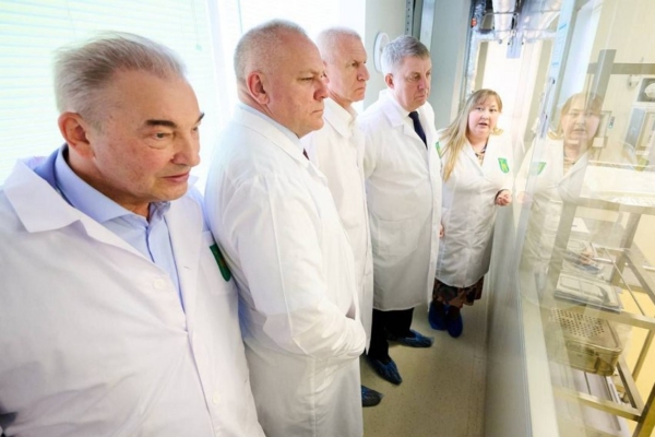 Депутаты Госдумы посетили брянскую производственную площадку ФГУП «Эндофарм»