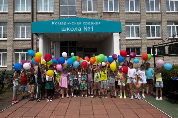 В Комаричской школе №1 состоялось открытие летнего пришкольного лагеря «Огонек»