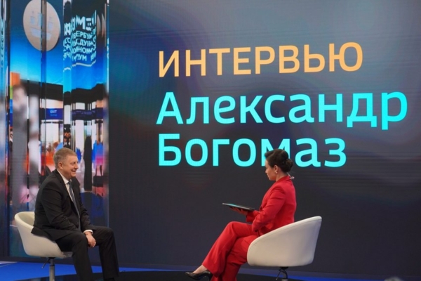 Губернатор Брянской области Александр Богомаз дал интервью федеральным СМИ на площадке ПМЭФ-2025