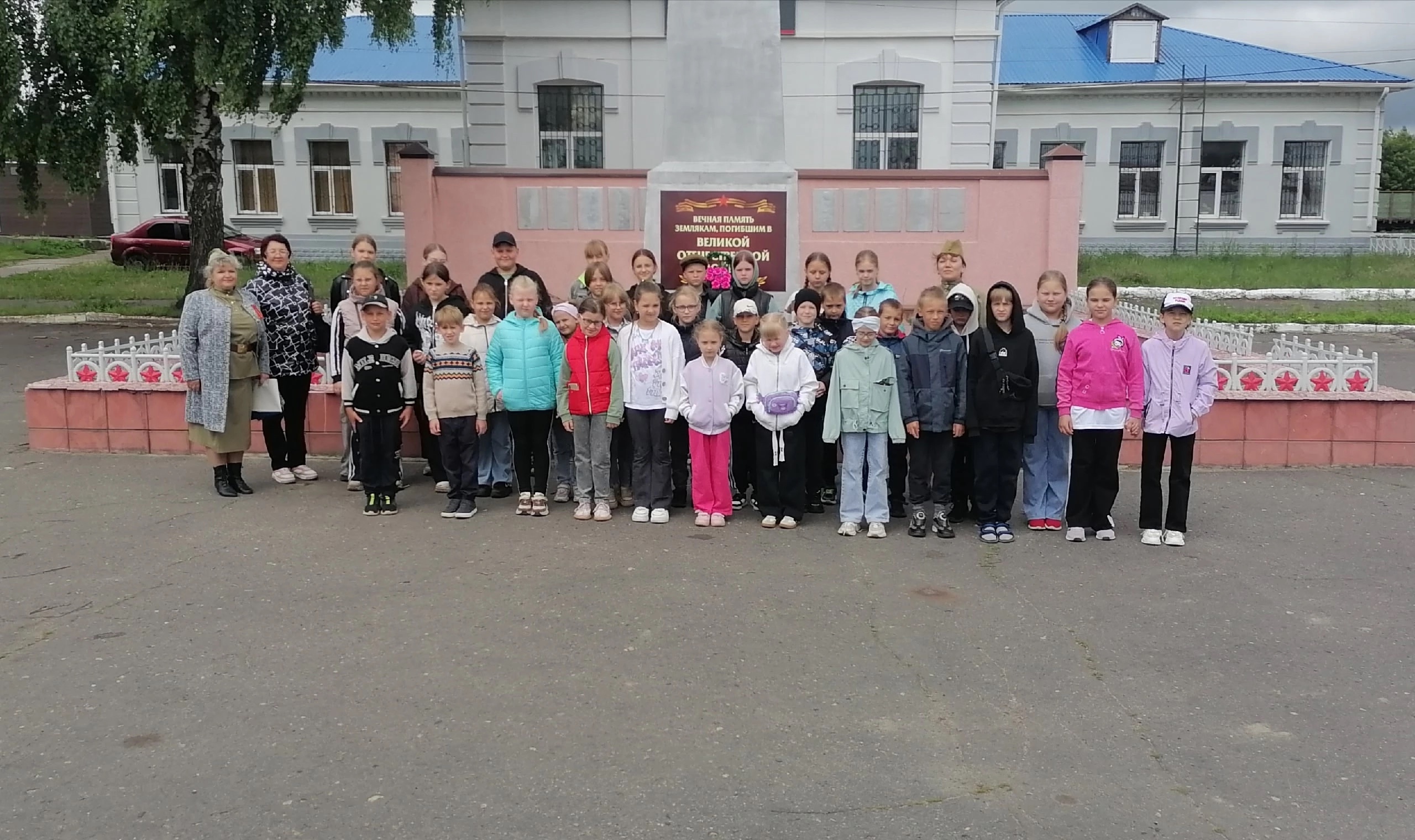 Комаричским школьникам провели экскурсию по памятным местам