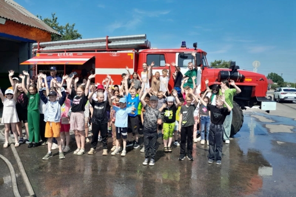 Комаричские пожарные провели познавательную экскурсию для школьников