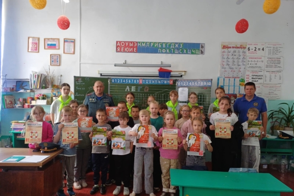 Профилактическая работа сотрудников отделения надзорной деятельности по Комаричскому районув летних пришкольных лагерях