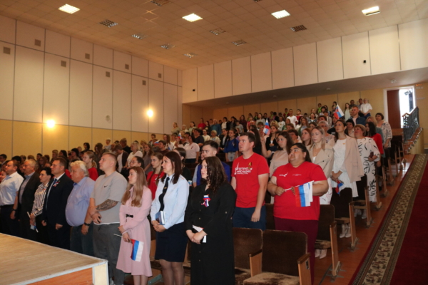 В Комаричском районном Доме культуры состоялось торжественное мероприятие посвященное Дню России