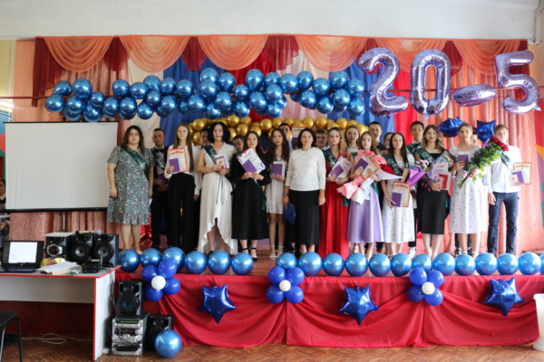 На пороге новых открытий: вручение аттестатов 9-классникам Лопандинской средней школы