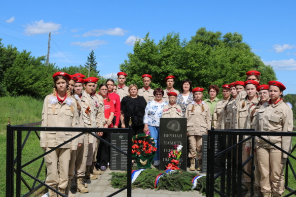 В селе Игрицкое Комаричского района прошло торжественное мероприятие, посвященное Дню партизан и подпольщиков