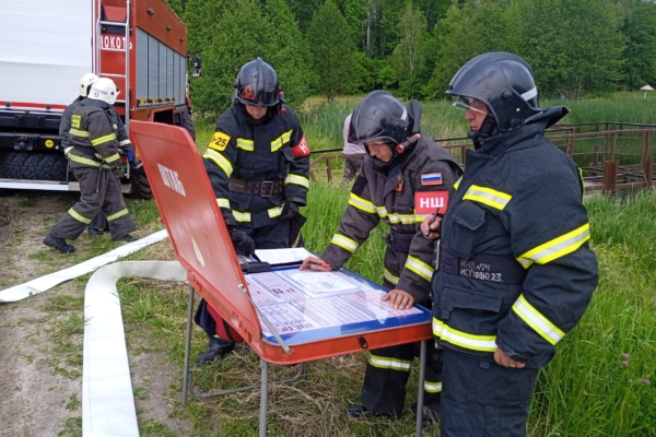 Комаричские пожарные приняли участие в пожарно-тактических учениях по тушению крупных пожаров и проведению аварийно-спасательных работ