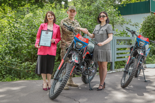 Фокинские бизнесмены передали бойцам БАРС-Брянск кроссовые мотоциклы