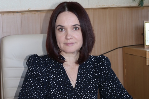 Елена Николаевна Сибилева, руководитель отдела образования Комаричского района, убеждена: русский язык — это основа силы и единства России