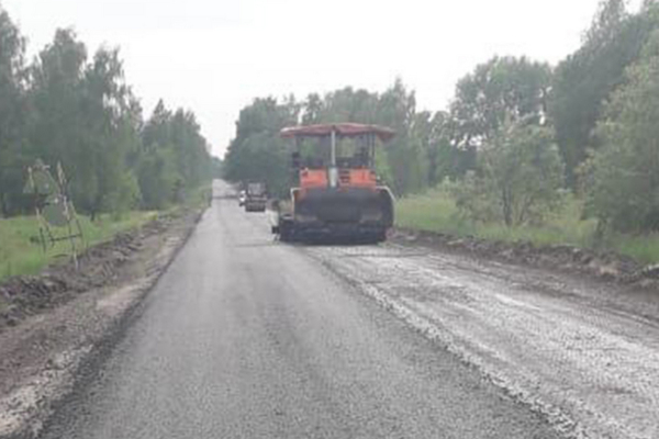 В Комаричском районе ведется ремонт участка автодороги Комаричи-Севск