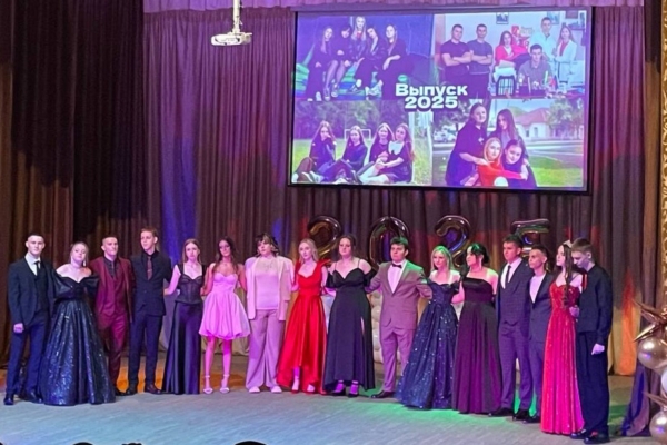 В Комаричской СОШ №1 прошел торжественный выпускной вечер для учащихся 11 класса