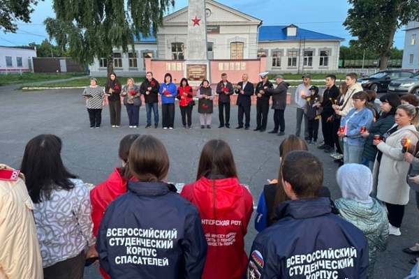 В Комаричах зажгли свечу памяти. Помним, скорбим, не забудем