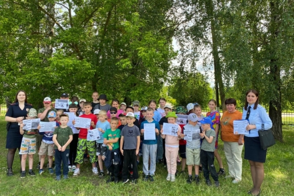 Комаричские сотрудники ПДН провели беседу с детьми из пришкольного лагеря Лопандинской средней школы