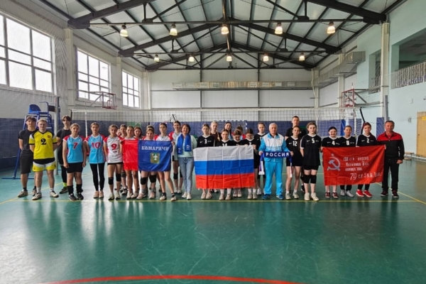 В Комаричах состоялись соревнования по волейболу, посвященные Дню России