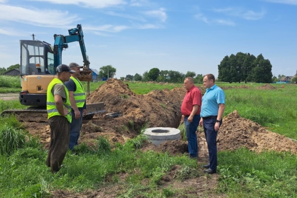 В селе Радогощь Комаричского района ведётся масштабная реконструкция водопровода