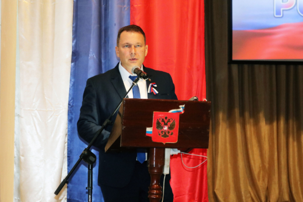 Дорогие жители Комаричского района, поздравляем вас с Днем России!